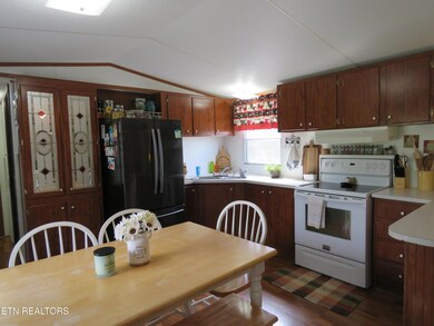 1971 Pollard Rd, Walling, TN 38587 - photo 5