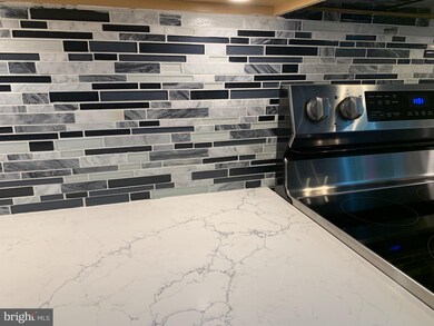 141 Penns Grant Dr, Morrisville, PA 19067 - photo 5