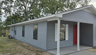 530 E Morrow St, West Point, MS 39773 - photo 2