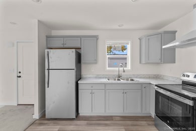 55 Sugar St unit 12, Newtown, CT 06470 - photo 2