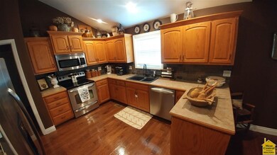 Modern Kitchen with Nice Stainless Steel Appliance