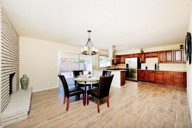 3741WPoinsetta006