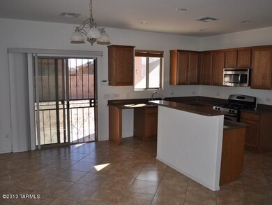 022-218957 KITCHEN DINING
