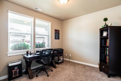 4459 SW Salmon Ave, Redmond, OR 97756 - photo 5