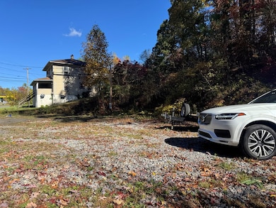 330 Robert C Byrd Dr, Sophia, WV 25921 - photo 5