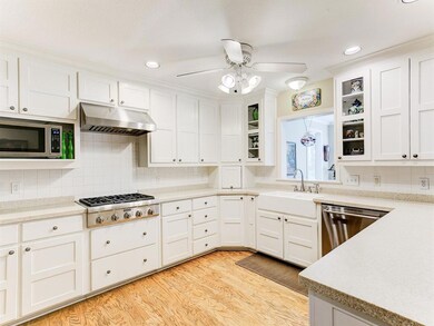 800 Shady Creek Dr, Cleburne, TX 76033 - photo 5