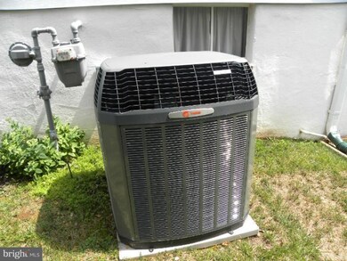 241 Cabbel Dr, Manassas Park, VA 20111 - photo 3