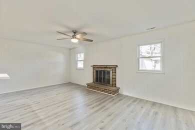 304 Carleton Ln, Mount Laurel, NJ 08054 - photo 6