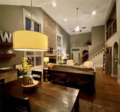 Now standing in the dining room looking back towar
