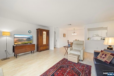 28 Garden Place unit 151, Edgewater, NJ 07020 - photo 4