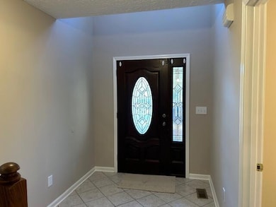 Move In Pics Int. GE 217 - 3096 Roundway