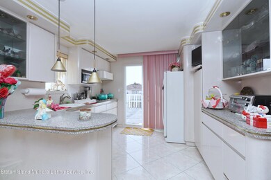 32 Slater Blvd, Staten Island, NY 10305 - photo 4