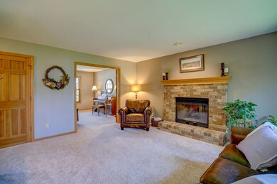 914 Peregrine Trail, Oregon, WI 53575 - photo 7