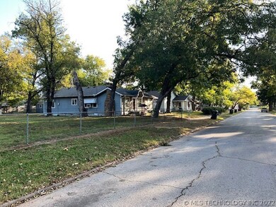 1311 W 6th St, Okmulgee, OK 74447 - photo 6