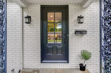 814 W Swan St-49