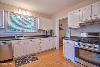 1409 2nd Ave N, Grand Forks, ND 58203 - photo 7