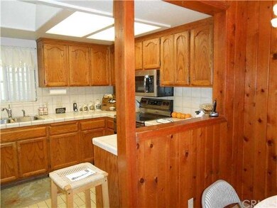 Light & Bright Kitchen with skyight