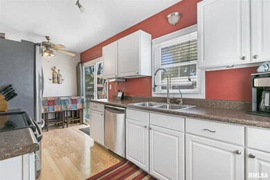 2340 W 10th St, Davenport, IA 52804 - photo 7