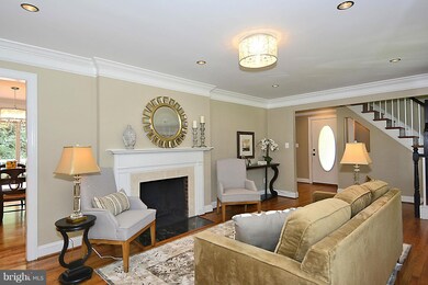825 Empress Ct, Alexandria, VA 22308 - photo 4