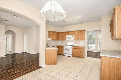 8931 Green Ray Dr, Houston, TX 77095 - photo 5