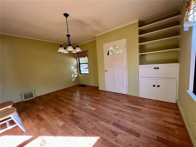 911 W 4th St S, Newton, IA 50208 - photo 5