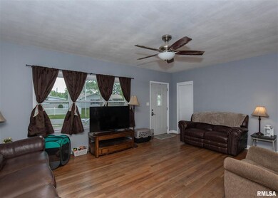 2420 W 45th St, Davenport, IA 52806 - photo 4