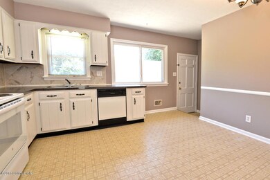 2917 Arlington Ct, Louisville, KY 40299 - photo 7