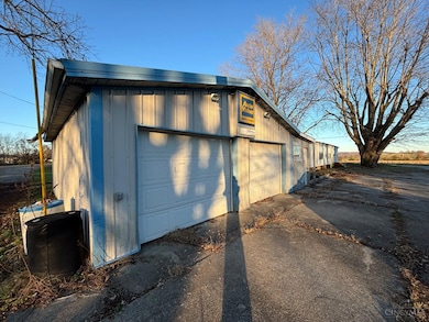 17 S Nixon Ave, Peebles, OH 45660 - photo 2