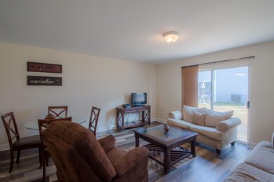 oakshore90livingroom