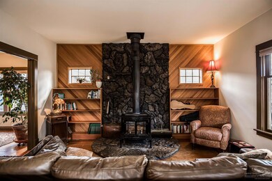 1436 NW 3rd St, Bend, OR 97701 - photo 4