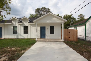 2442 Carmel St unit B, Houston, TX 77091 - photo 2