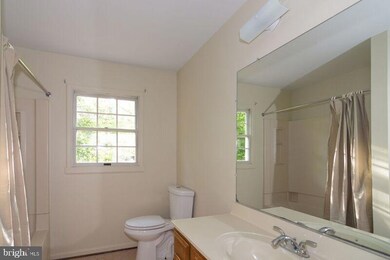 4306 Candlestick Ct, Dumfries, VA 22025 - photo 3