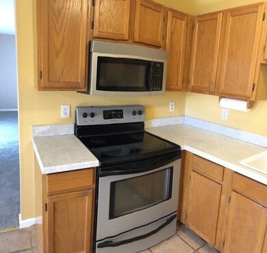 135 Lafond Ln unit 24, Dracut, MA 01826 - photo 5