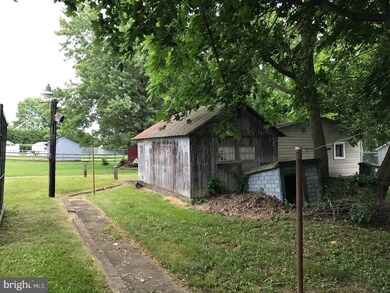 147 E Spring St, Bechtelsville, PA 19505 - photo 4