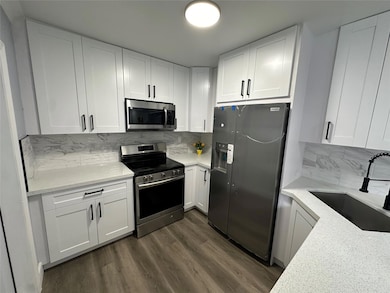 814 SW 12th Place, Fort Lauderdale, FL 33315 - photo 2