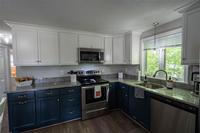 8 Earley St unit B, Nashua, NH 03060 - photo 3