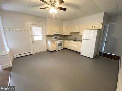 131 S 5th St unit B, Perkasie, PA 18944 - photo 3