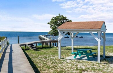 1725 Lighthouse Pointe Dr, Gulf Breeze, FL 32563 - photo 4