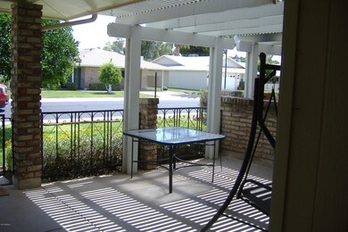 COVERED FRONT PATIO