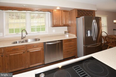 8112 Glenhurst Dr, Fairfax Station, VA 22039 - photo 7