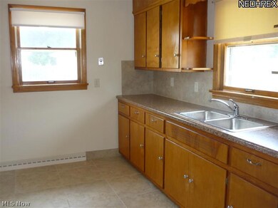 360 W Harvey St, Struthers, OH 44471 - photo 2