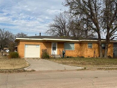 711 W Martha St, Altus, OK 73521 - photo 2