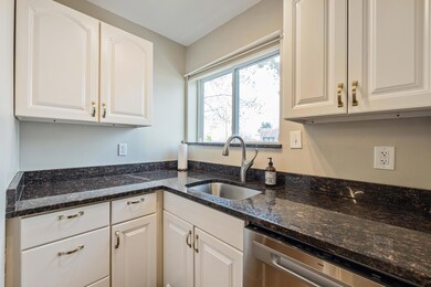 18 Ocean St unit 11, South Portland, ME 04106 - photo 7