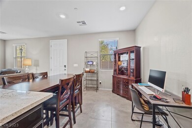 Kitchen has eat-in breakfast dining area