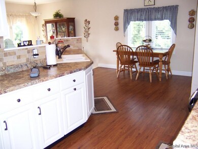 1705 Sandusky Rd, Jacksonville, IL 62650 - photo 2