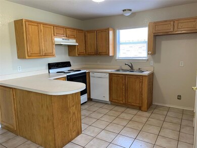 215 Dean Ct, Granbury, TX 76049 - photo 2