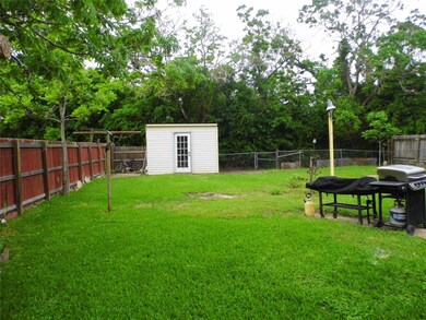 8729 Noble St, Needville, TX 77461 - photo 4