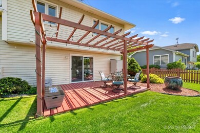 710 Chestnut Ct, Algonquin, IL 60102 - photo 2