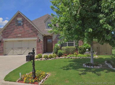 Curb appeal! You are welcomed from the moment you