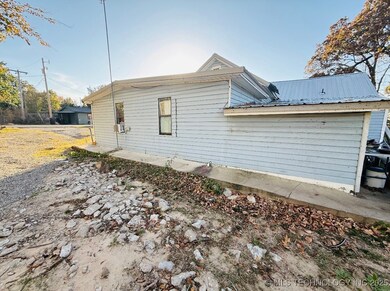 312 W Grand Ave, Eufaula, OK 74432 - photo 4